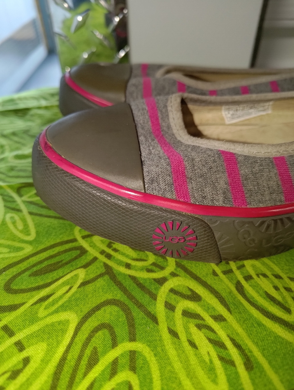 UGG Australia Women's 1796 Neema Gray Pink Striped Flats US 6 - Picture 5 of 15